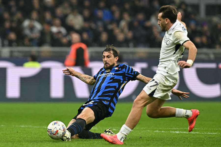 Francesco Acerbi fights for the ball with Khvicha Kvaratskhelia