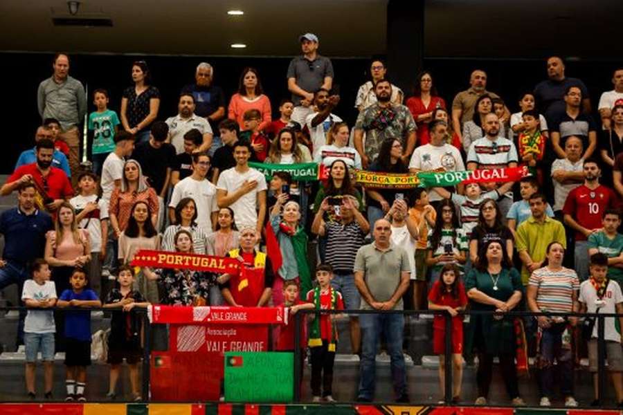 Adeptos apoiam seleção portuguesa