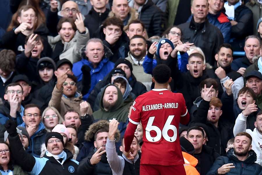 Trent-Alexander Arnold vindt het belangrijker het thuispubliek uit te dagen dan de goal met teamgenoten te vieren