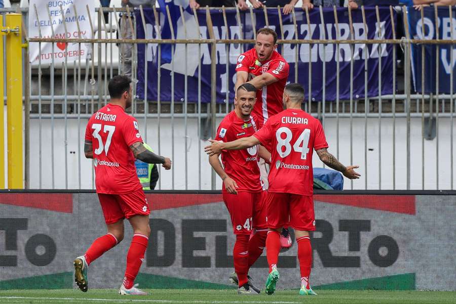 Kampioen Napoli lijdt bij Monza vierde nederlaag van het seizoen