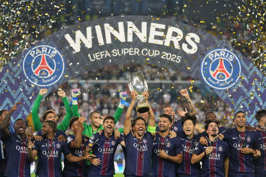 Najväčší papierový favorit PSG už do sezóny vstúpi s jednou trofejou. 