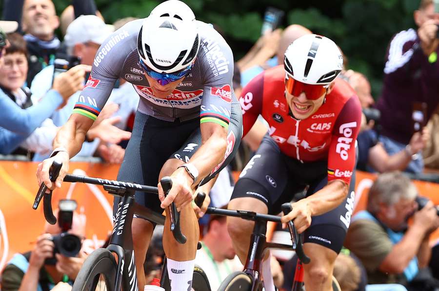 Van der Poel, en el esprint final de la tercera etapa