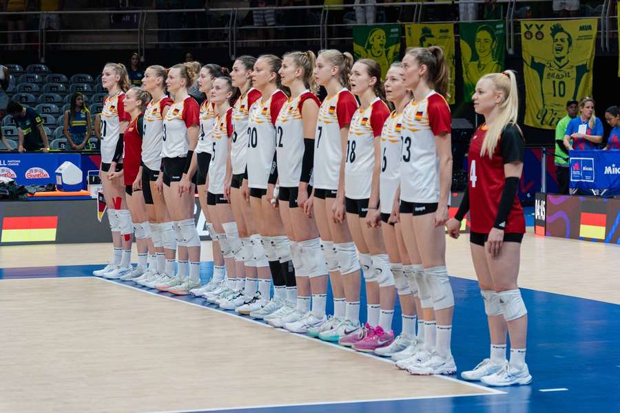Die deutschen Nationalspielerinnen vor dem Spiel.