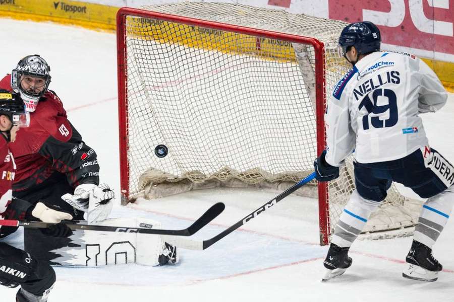 Nellis srovnal na 1:1.