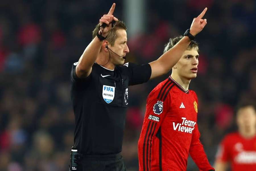 O penaltě pro Manchester United rozhodl sudí Brooks po konzultaci s VAR.