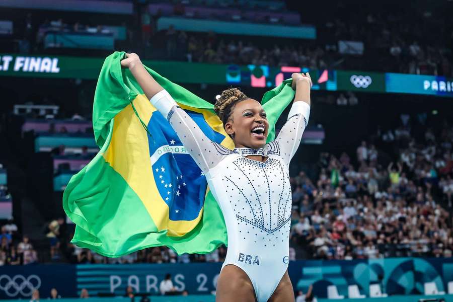 Rebeca compete pela última vez em Paris nesta segunda-feira (5)