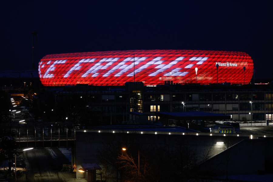 The words "Danke Franz" ("Thank you, Franz") are projected in tribute to Franz Beckenbauer onto FC Bayern's stadium, the Allianz Arena