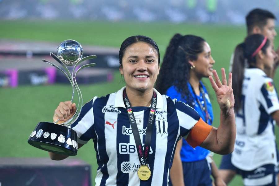 Rebeca Bernal llega Manchester United y corona una carrera de ensueño Rebeca Bernal llega Manchester United y corona una carrera de ensueño