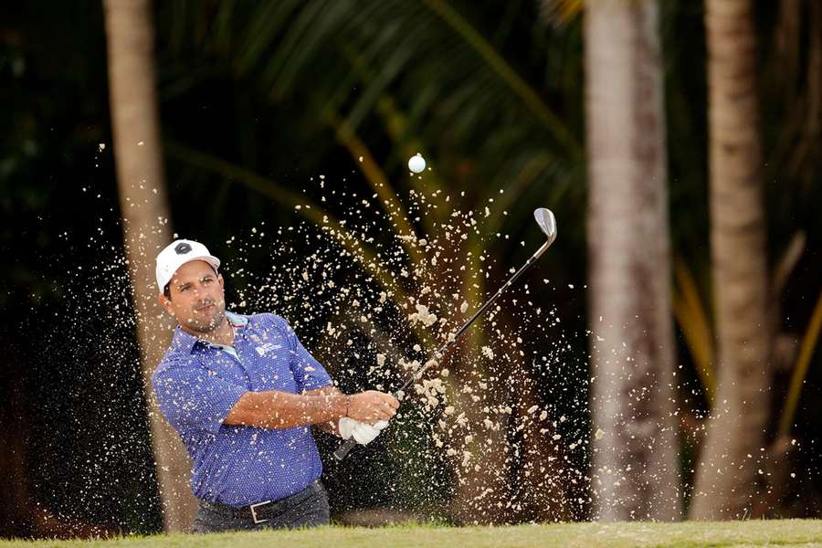 Roberto Díaz hits a shot during the Puerto Rico Open