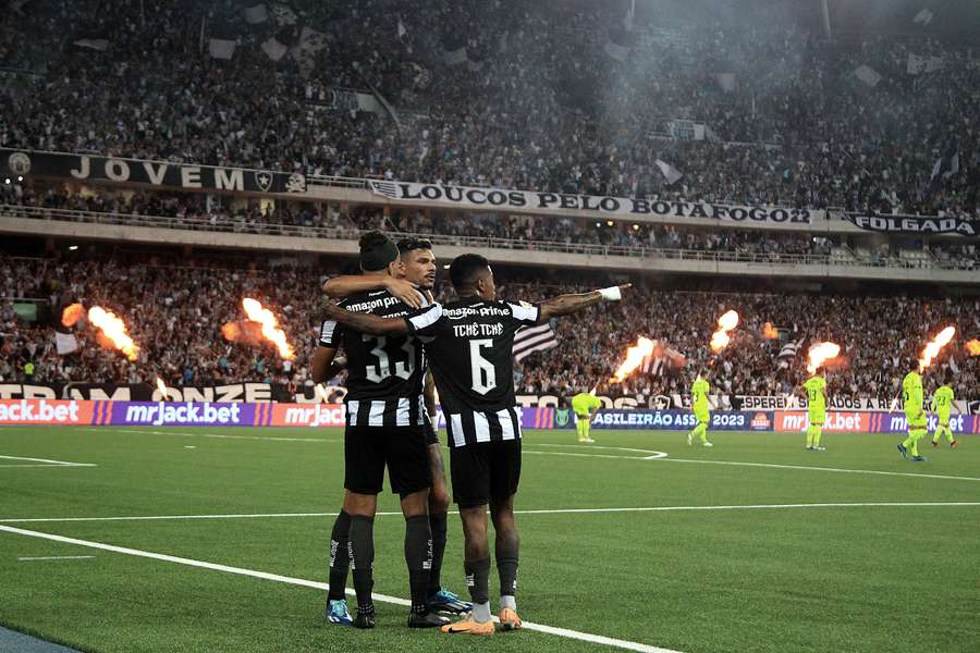 De loucos: Botafogo permite nova reviravolta com hat trick de