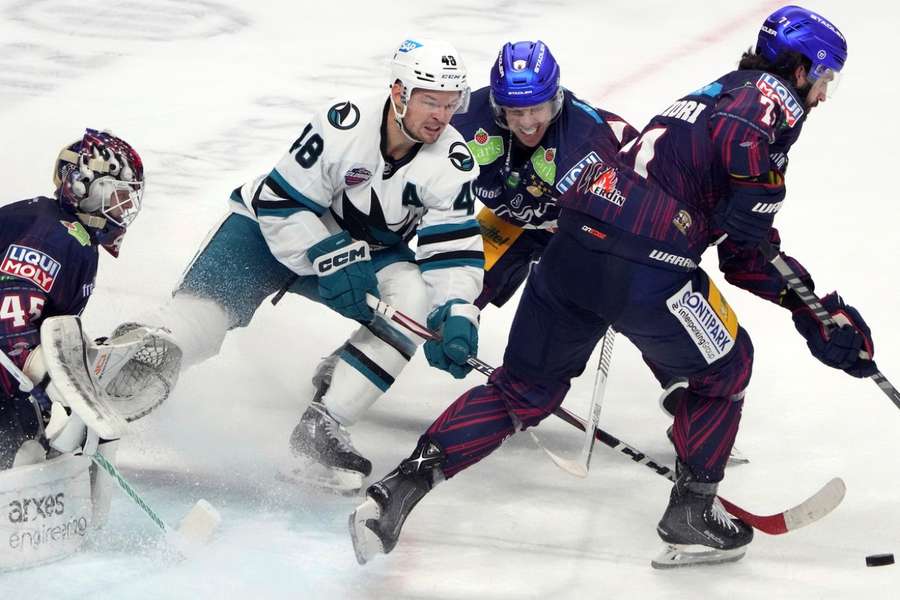 Tomáš Hertl se proti Eisbärenu gólově prosadil a přispěl k výhře 3:1.