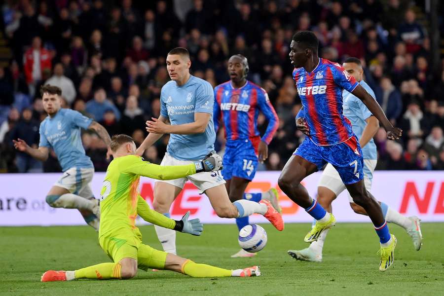 Forest perd du terrain contre Palace