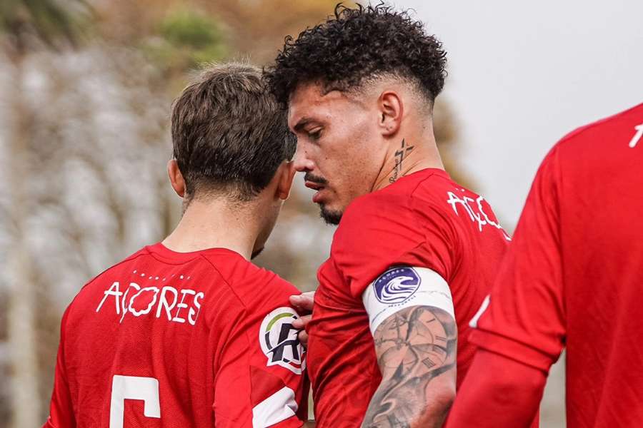 Santa Clara e Gil Vicente vão decidir título Santa Clara e Gil Vicente vão decidir título