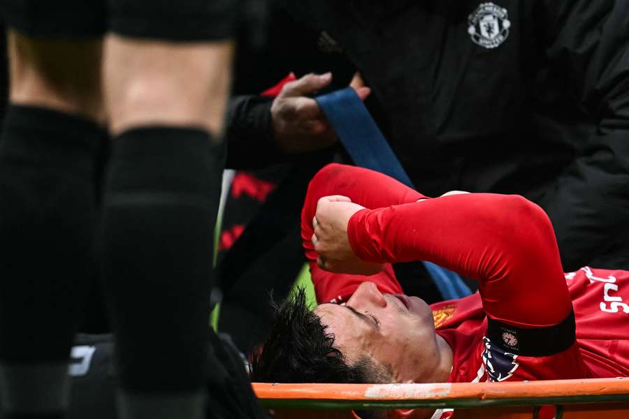 Lisandro Martinez sorti sur blessure lors du match contre Crystal Palace de dimanche.