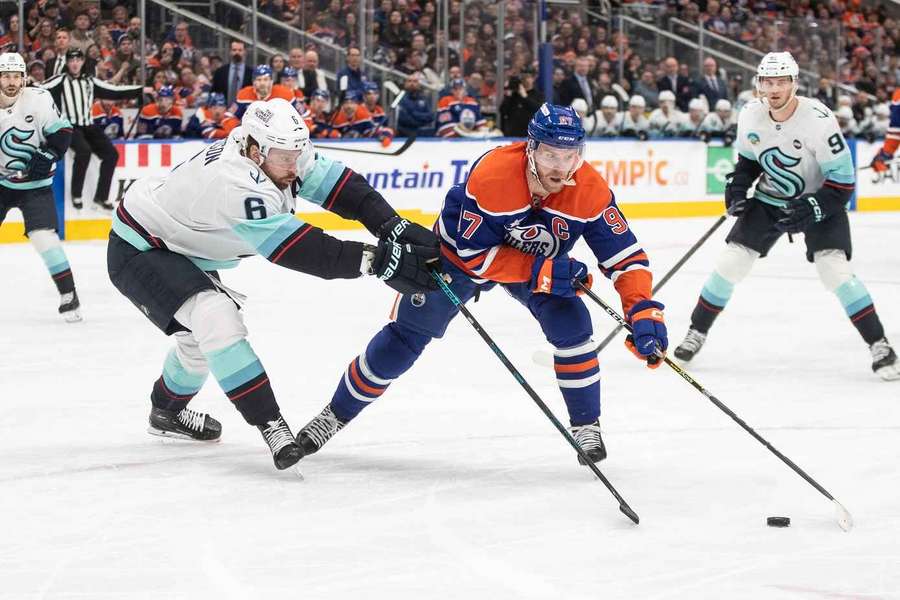 McDavid vyrovnával stav zápasu na 2:2.