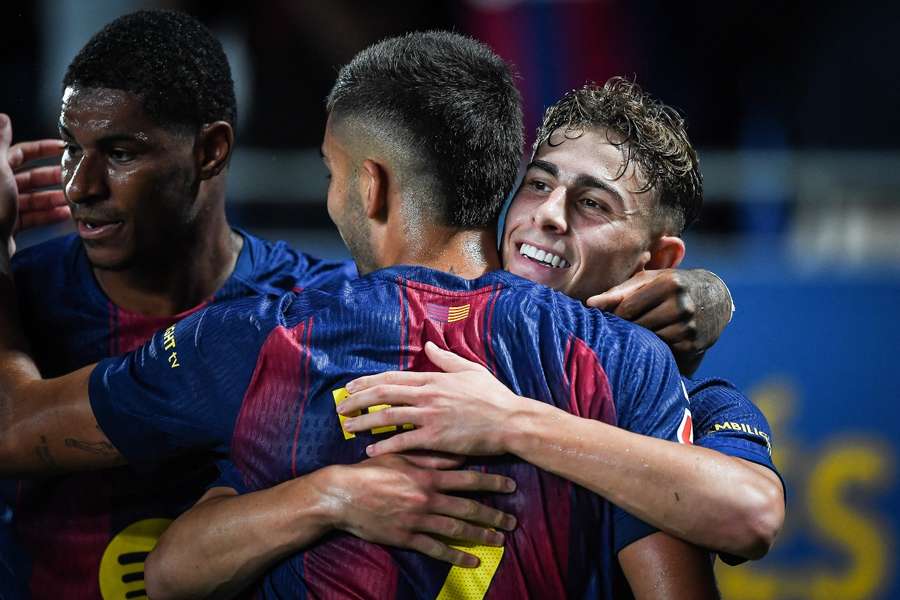 Ferran celebra un gol con Fermín y Rashford