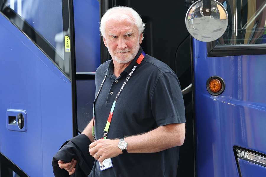 Rudi Völler soll über einen Rücktritt nachdenken Rudi Völler soll über einen Rücktritt nachdenken