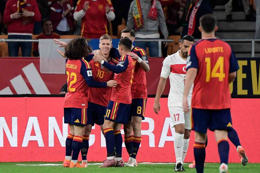 Španělsko postupuje i přes závěrečnou remízu. Španělsko postupuje i přes závěrečnou remízu.