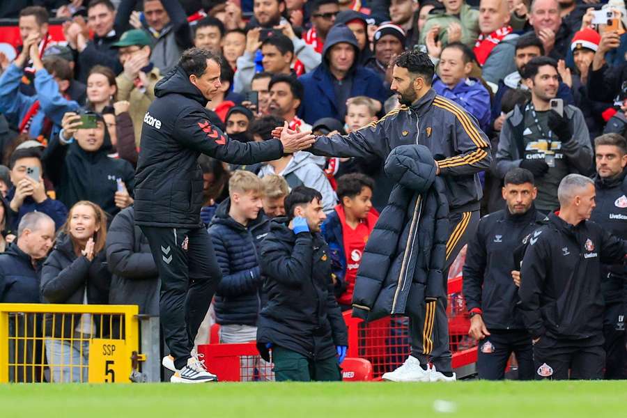 Le Bris concedes slow Sunderland start handed win to Man Utd