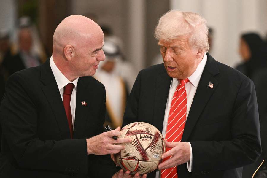 Trump ao lado de Infantino, presidente da FIFA