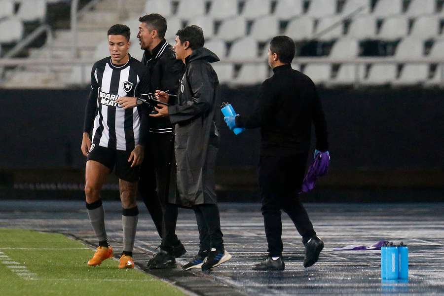 Bruno Lage teve estreia movimentada e já mostrou um pouco de suas características