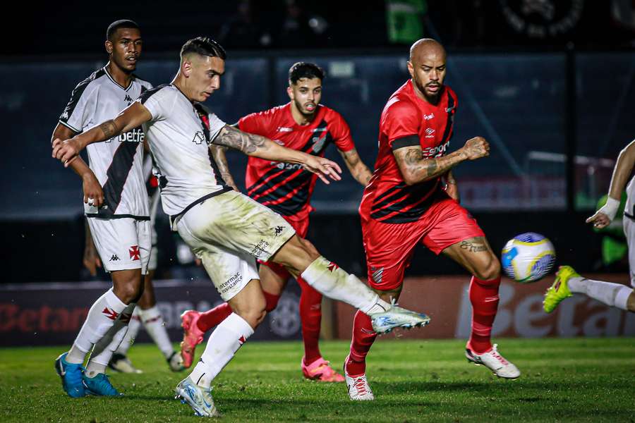 Athletico-PR e Vasco decidem vaga na semi da Copa do Brasil