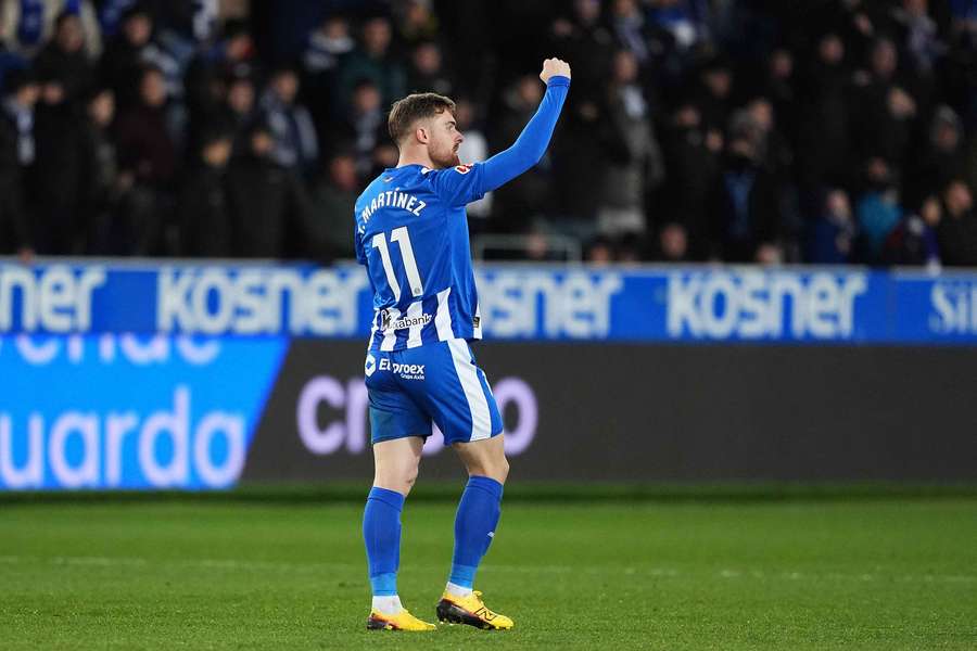 Alaves' Toni Martinez netted his side's second goal two minutes into the second half