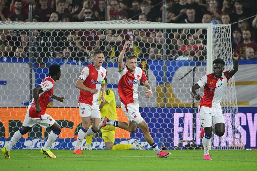 Wiktor Nowak vstřelil první branku derby.