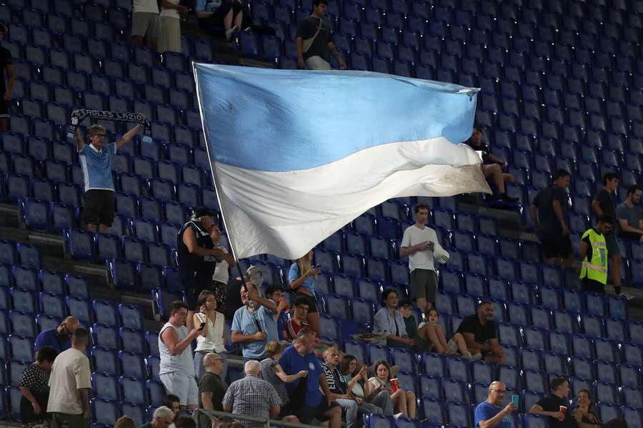 La curva dell'Olimpico quasi vuota