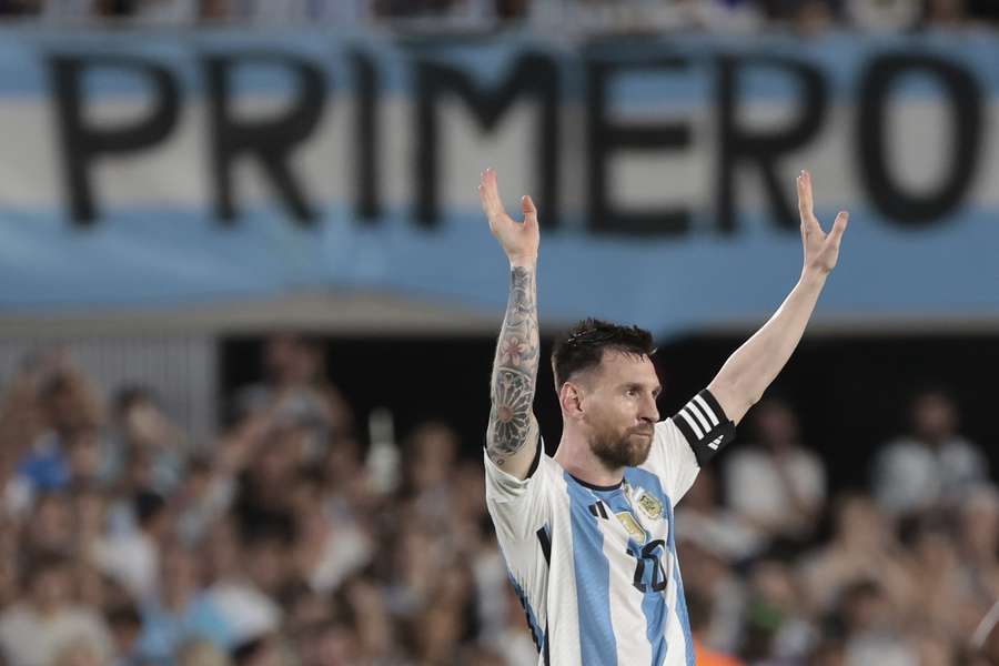 Messi na het scoren van zijn honderdste doelpunt voor Argentinië