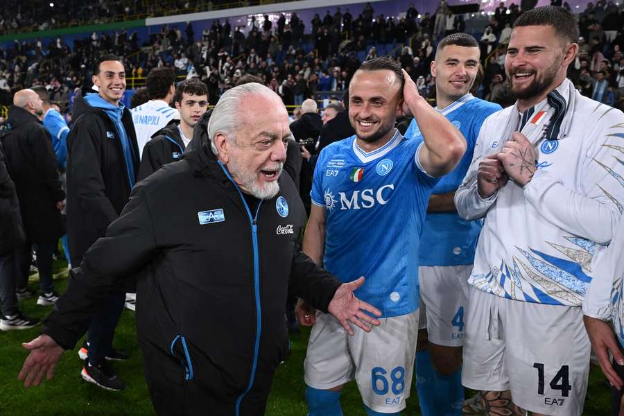 De Laurentiis i Lobotka po włoskim Superpucharze.