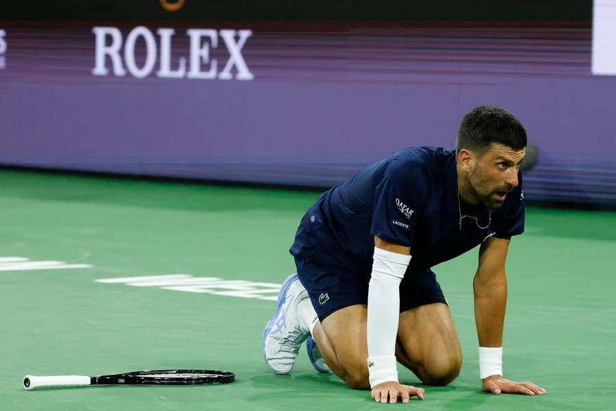 Novak Djokovic, forfait de la Miami Open din cauza unor probleme la umărul drept Novak Djokovic, forfait de la Miami Open din cauza unor probleme la umărul drept