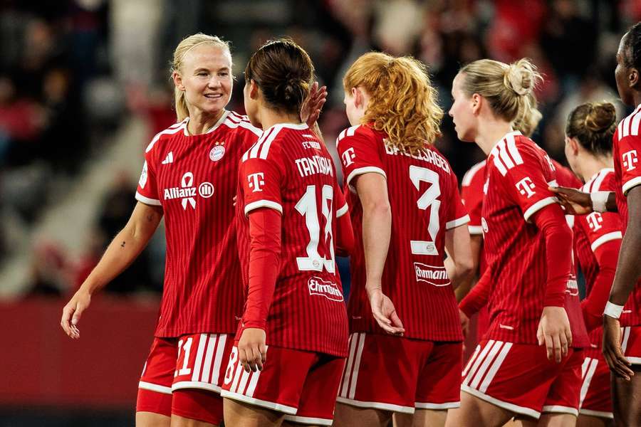 Pernille Harder (l.) schnürte einen Doppelpack Pernille Harder (l.) schnürte einen Doppelpack