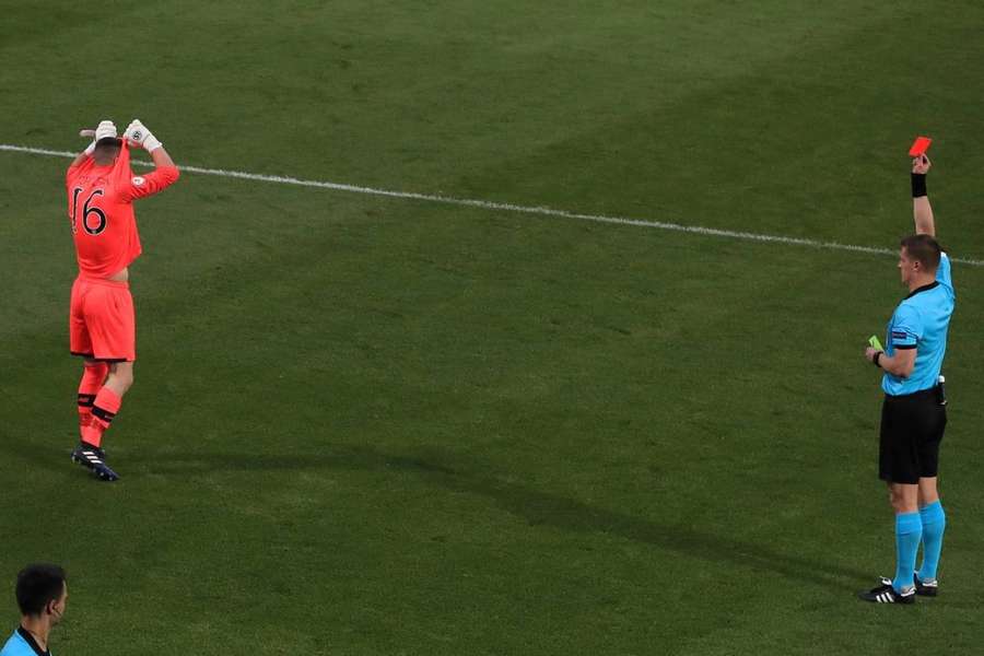 Zbyněk Proske expulsou o guarda-redes irlandês