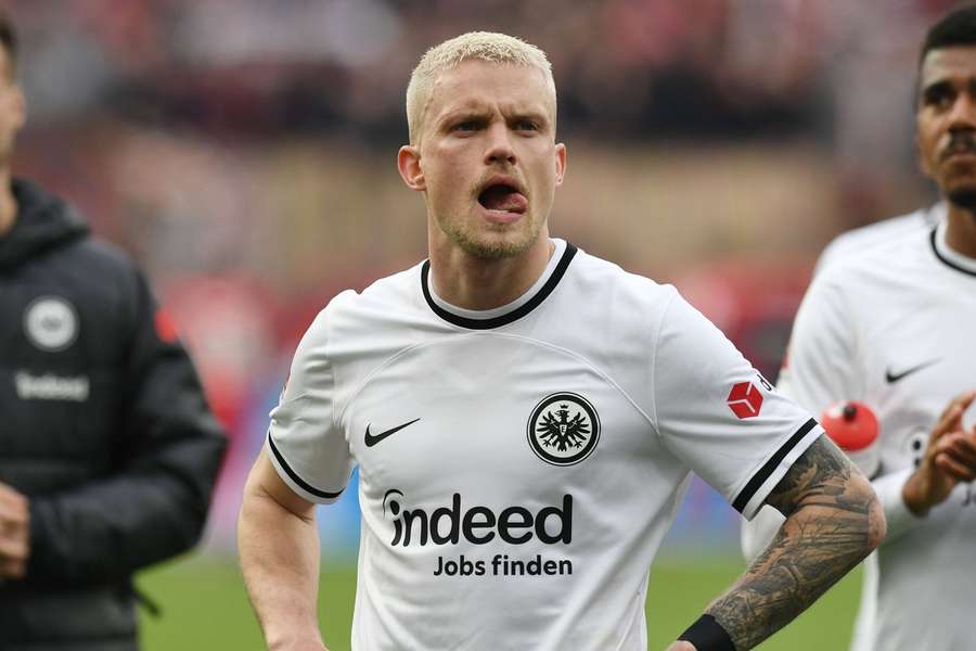 Eintracht Frankfurt verpflichtet PSV-Leihgabe Philipp Max fest bis 2026