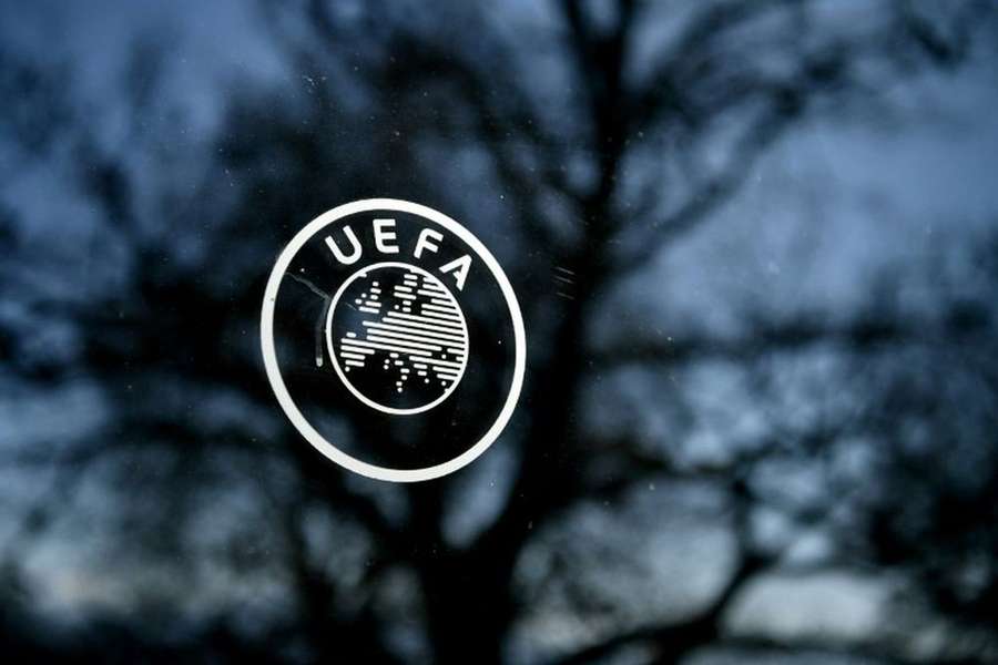 UEFA condena violência no Ajax-Maccabi Tel Aviv