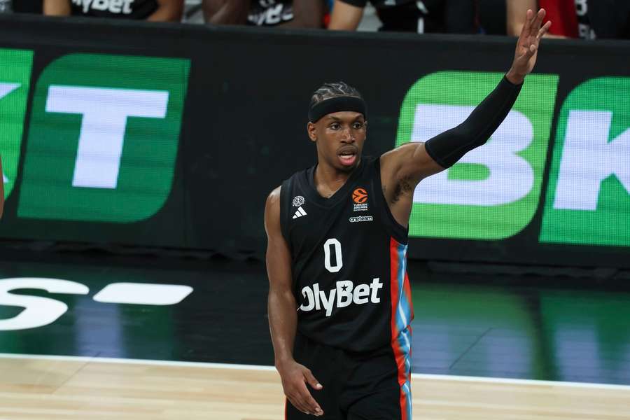 T.J Shorts et Paris frappent les premiers.