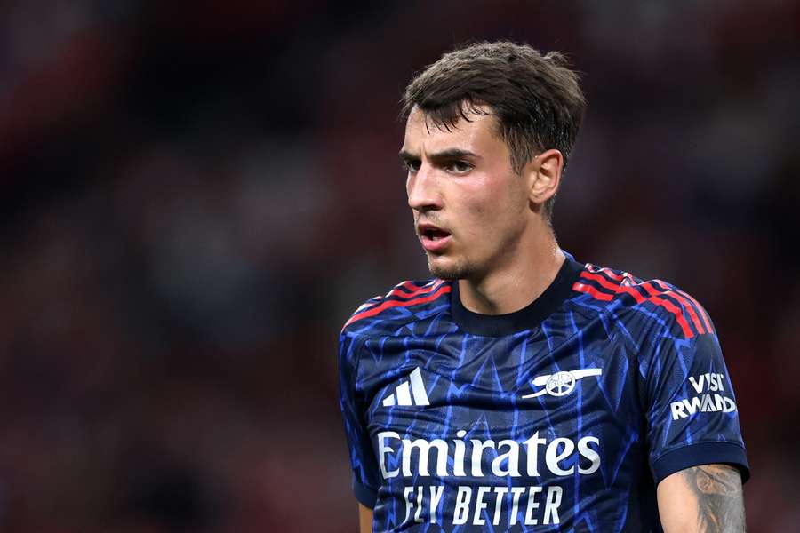 Kiwior alinhava no Arsenal