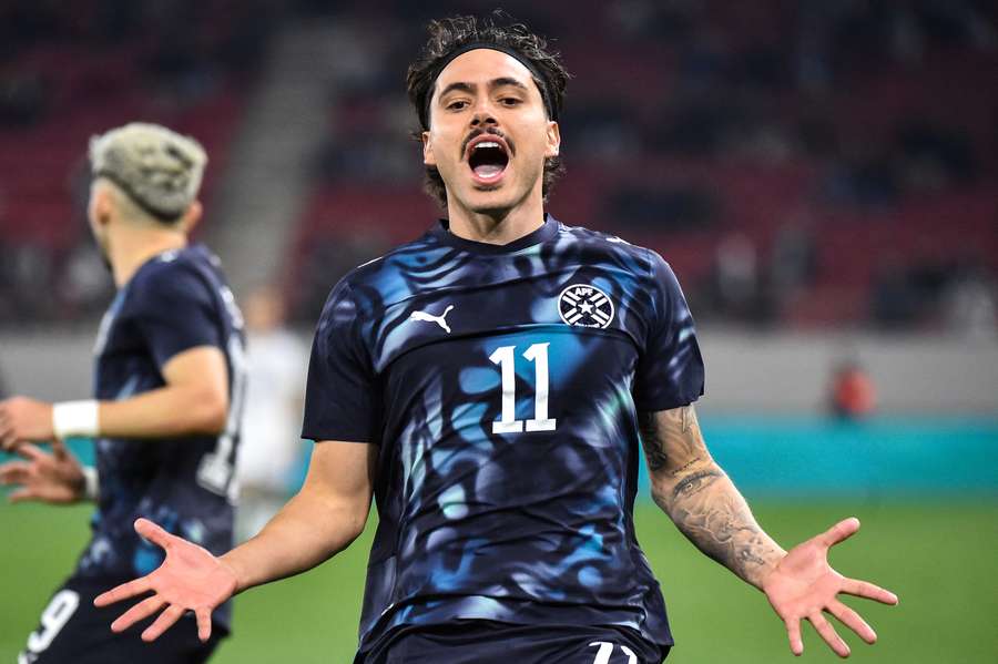 Maurício em sua estreia pela seleção paraguaia