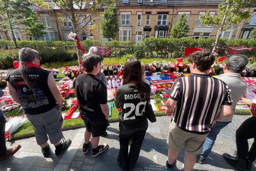 Preston criou um programa de homenagem, com mensagens escritas para os dois jogadores portugueses
