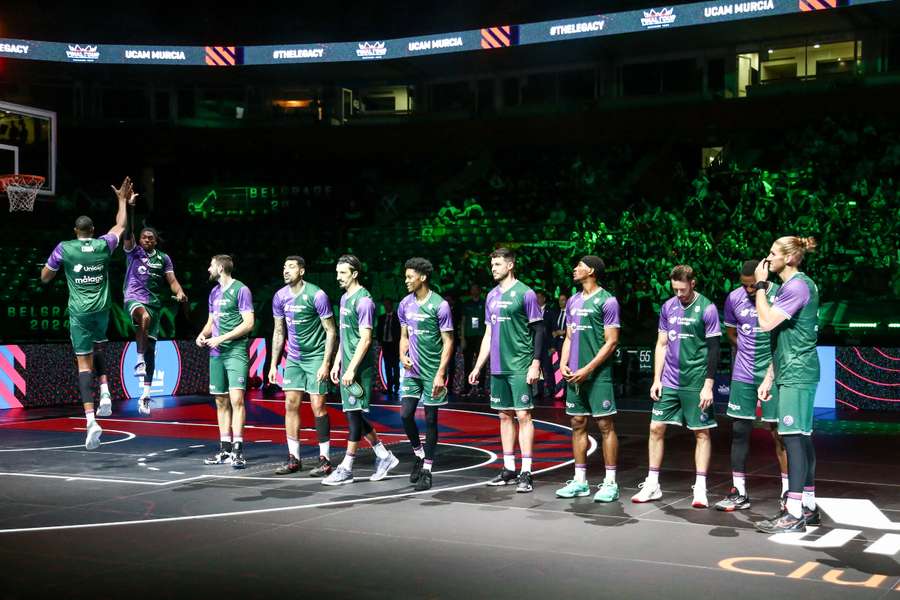 Unicaja antes da final da Liga dos Campeões de Basquetebol