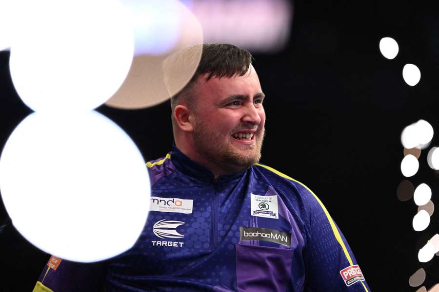 Littler comemora durante a Premier League Darts
