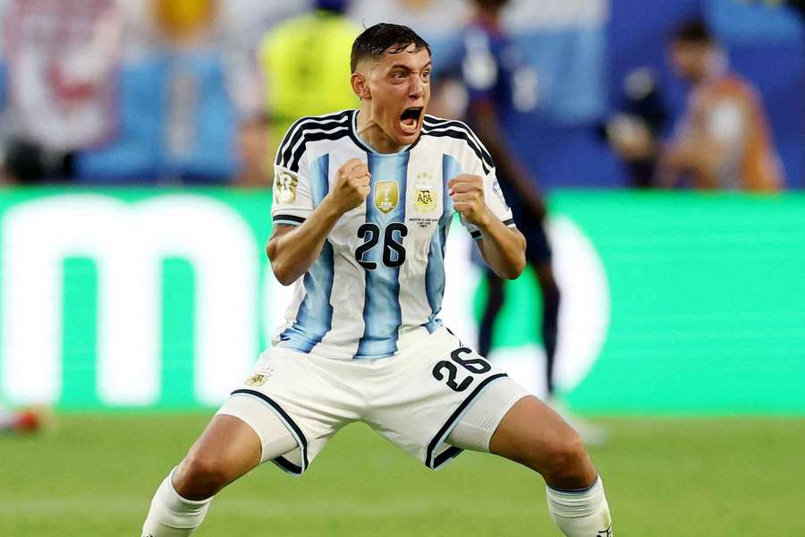 Lisandro Martínez deu passe para gol e ainda deixou o seu