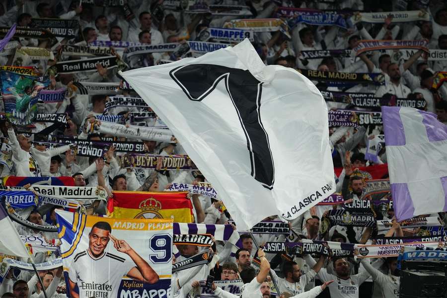 Adeptos do Real Madrid no jogo com o Manchester City