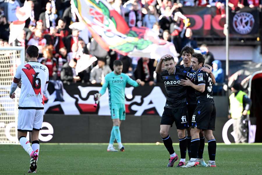 Real Sociedad soma e segue, agora em Vallecas