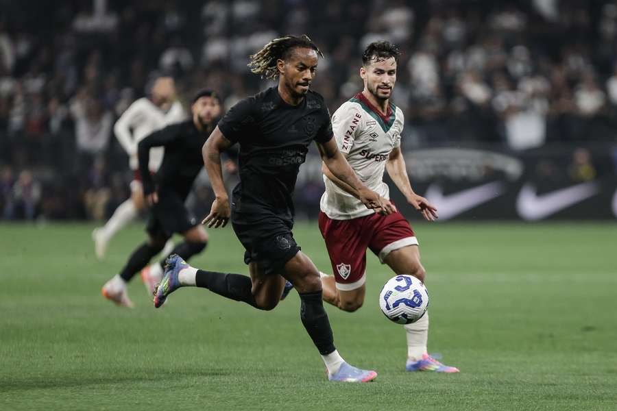 Flu segurou pressão do Corinthians no primeiro tempo