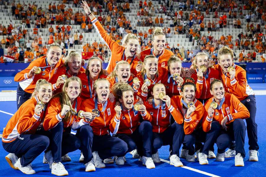 De hockeysters na het behalen van goud op de Spelen