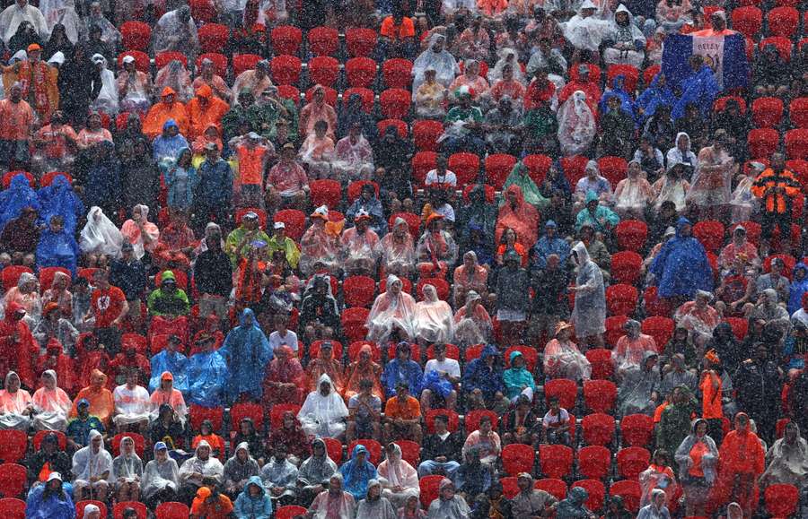 Spectators braving the rain in Kansas City. Spectators braving the rain in Kansas City.