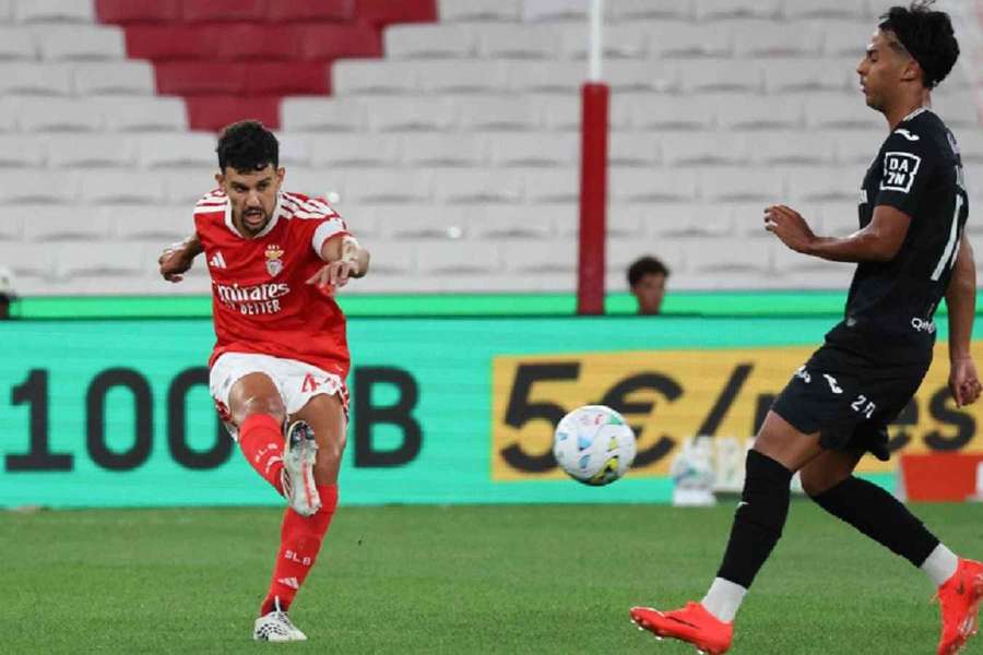 Tomás Araújo foi o porta-voz da desilusão do Benfica após o empate frente ao Académico de Viseu Tomás Araújo foi o porta-voz da desilusão do Benfica após o empate frente ao Académico de Viseu