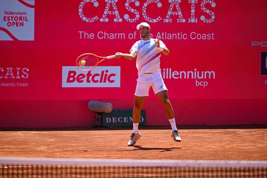 Tenista português Nuno Borges em ação no Estoril Open